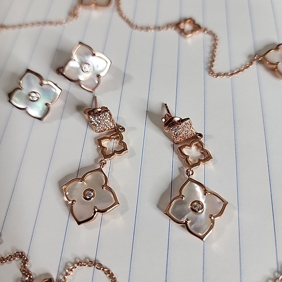 Mother of Pearl Flower Necklace and Sterling Silver and 2 pair of earrings set - Picture 3 of 7